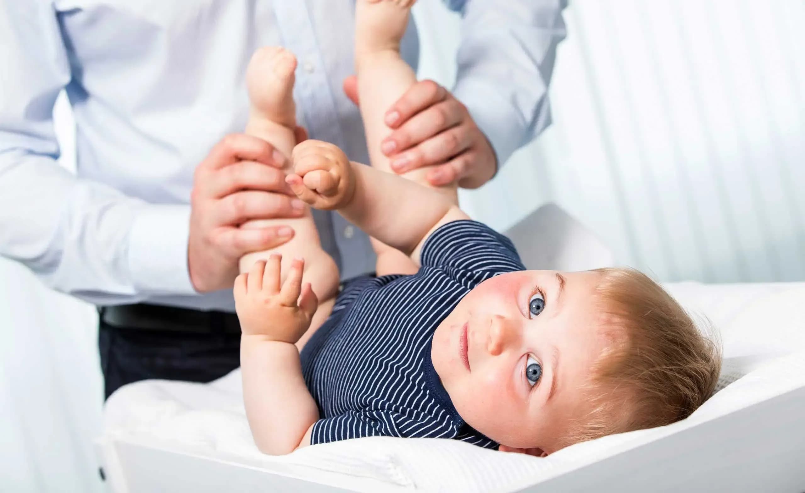 Bild der chiropraktischen Behandlung eines Babys