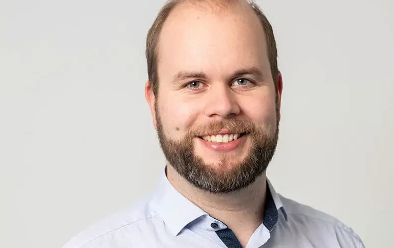 Portraitbild Fabian Elsas